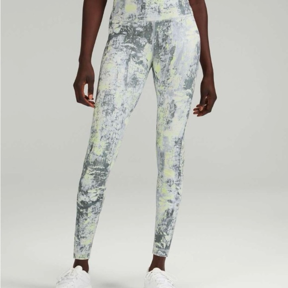 lululemon athletica Pants - Lululemon size 6 Wunder Train high rise tights Everlux